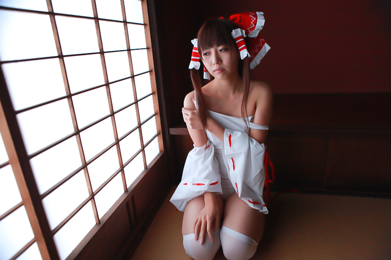 [Cosplay] Reimu Hakurei with dildo and toys - Touhou Project Cosplay 2